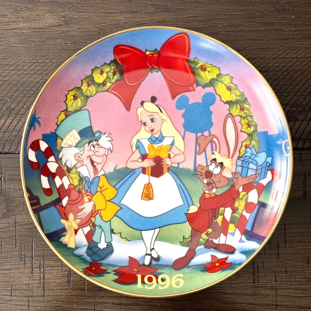 * Disney Vintage Christmas Collection 1996 ALICE IN WONDERLAND Collectible Plate